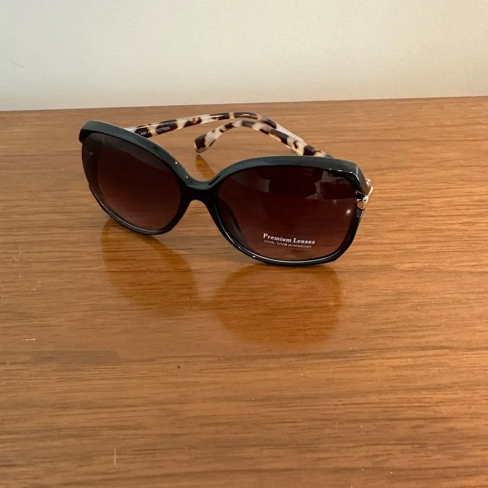 New Fashion Sunglasses Large Frames, Black frames with tortoise shell stems.